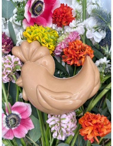 Sujets en chocolat de Pâques Poule Rock garnie lait ou noir ou dulcey 220gr